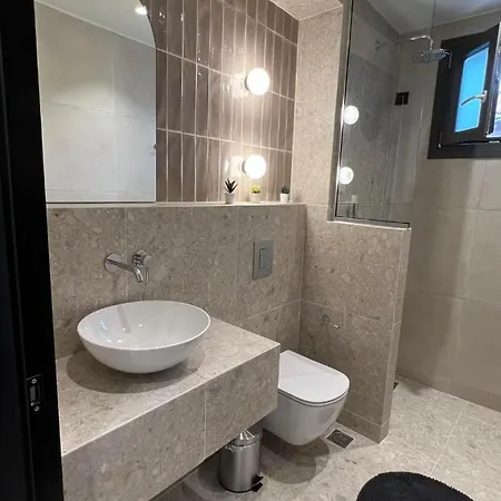 Roula Kotsonis Superior A شقة