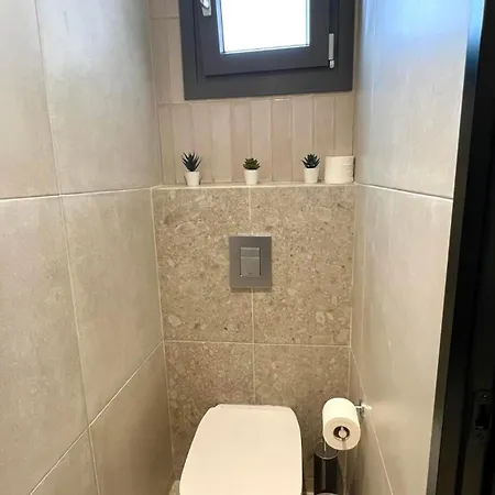 Roula Kotsonis Superior A *