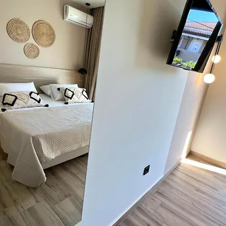 Roula Kotsonis Superior A *