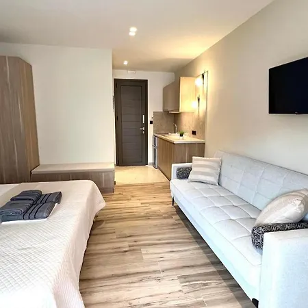 Roula Kotsonis Superior A