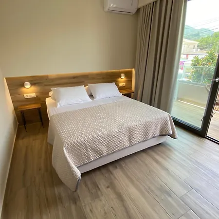 Roula Kotsonis Superior A Apartament