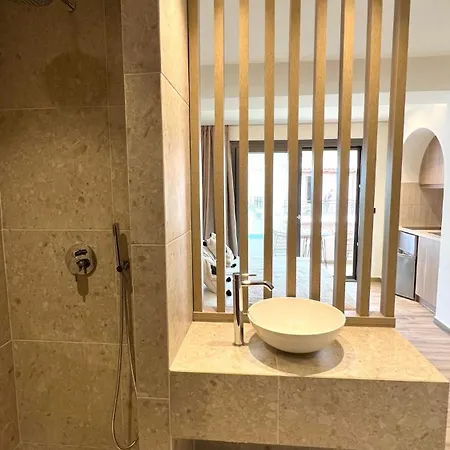 Roula Kotsonis Superior A