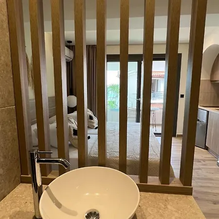 Roula Kotsonis Superior A アルガッシ