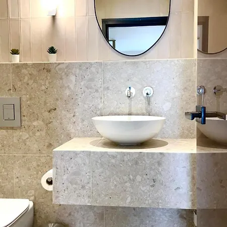 Roula Kotsonis Superior A アパート *