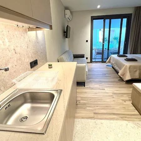 Roula Kotsonis Superior A