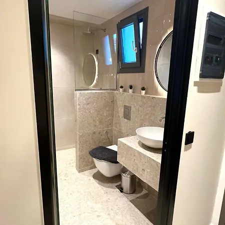 Roula Kotsonis Superior A *