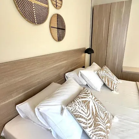 Roula Kotsonis Superior A アパート *